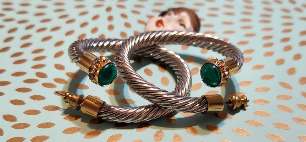 NOS! Cable Classic Style Twotone Earrings Rhinestones & Green cabochon Glass