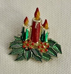 Lot of 4 Vintage Christmas Holiday Brooches Pins Jewelry Snowman Wreath Candles