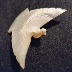 Beautiful Hand Carved Mother of Pearl Bird 2.5 x 1.5 Inches