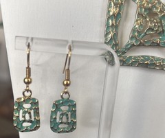 VTG VCLM Signed Victorian Hammered Statement Green & Gold Necklace & Earring Set