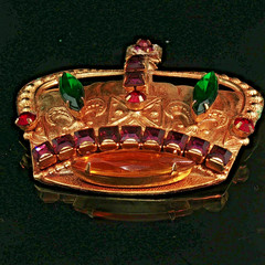 Vtg 1970s Sadie Green Crown Brooch Gold Tone w/ Red Green Amethyst Rhinestones