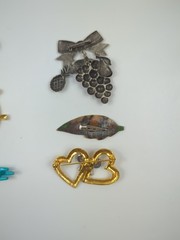 Lot of 9 Vintage Costume Estate Jewelry Pins Brooches Mixed Lot Gold Silver Tone
