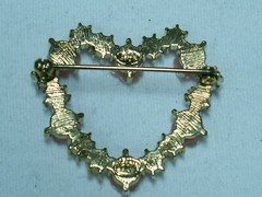 …JJJ signed AVON…Gold Tone,Rhinestones,Lucite Flowers Heart Brooch…