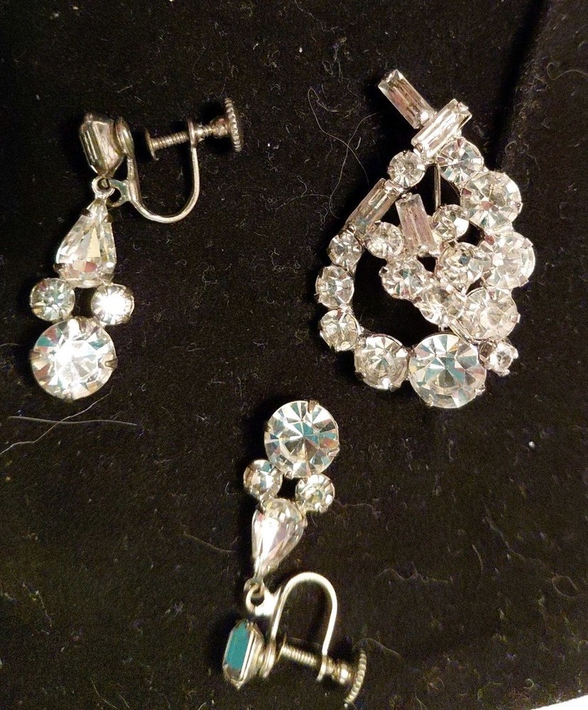 Vtg Brooch Rhinestone Round Baguette Pear Crystal Pendant Dangle Earrings 40era