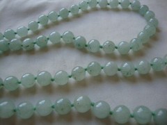 VINTAGE 1970s TAIWAN HANDMADE 10 MM AVENTURINE JADE 32″ ENDLESS BEAD NECKLACE