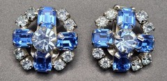 Vtg Unmarked Blue Rhinestone Clip On Earrings Emerald Cut Round Domed SilverTone