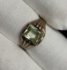 ANTIQUE 10K YELLOW GOLD URANIUM GREEN SPINEL GEMSTONE RING size 6.5 STUNNING