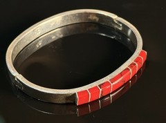 Vtg Red Jasper Inlay Sterling Silver Modernist BOHO Chic Hinged Bangle Bracelet