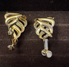 Vintage Vendome Gold-Tone Twisted Screw Back Clip On Earrings