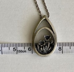 Vintage MEDICI Signed Flower Teardrop Pendant Chain 18in Necklace Lovely Ladies