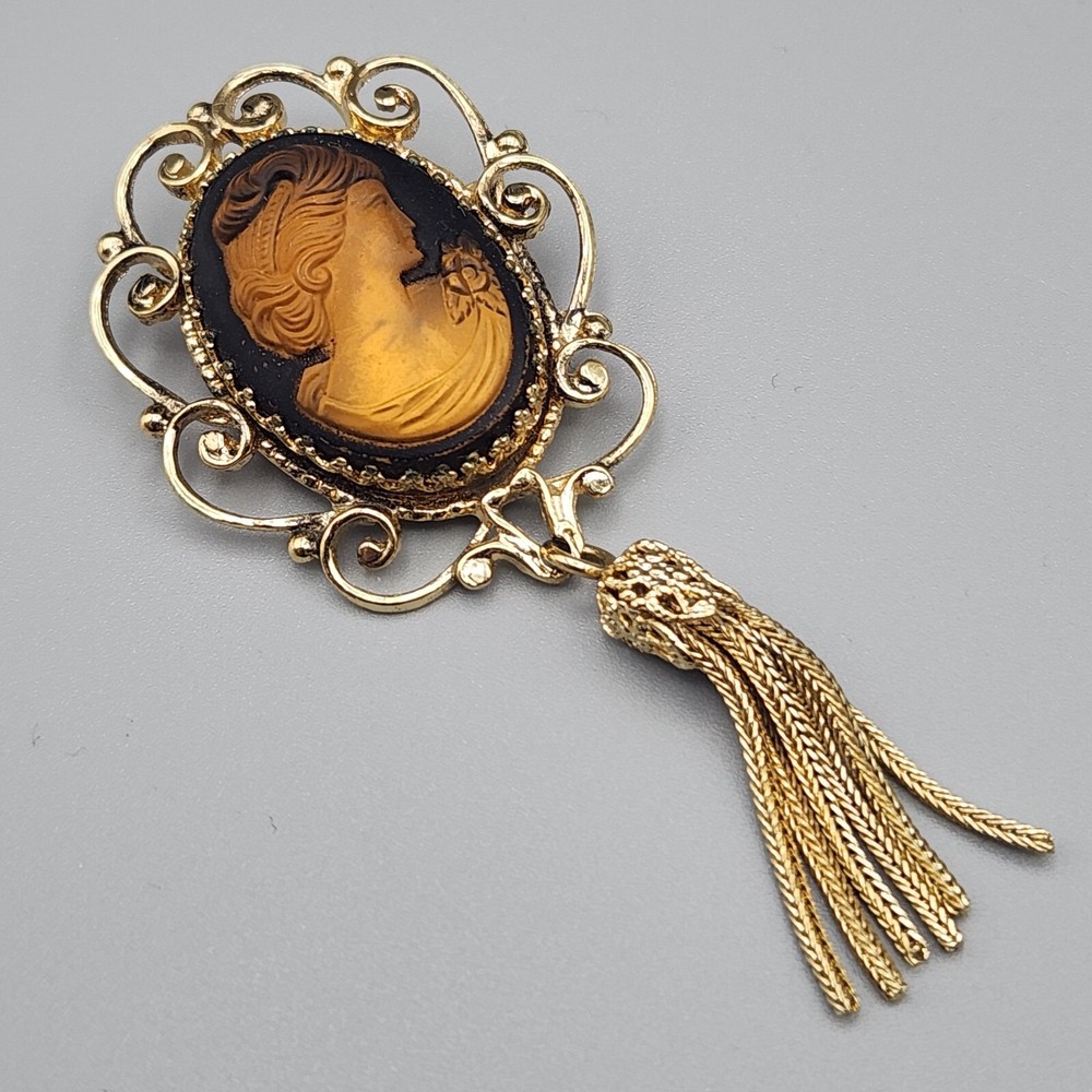 Vintage Whiting & Davis Amber Glass Hologram Cameo Brooch Tassel Gold Tone Pin
