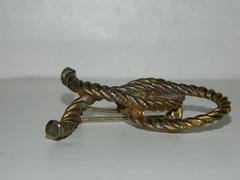 VTG Vintage Gold Tone Knot Knotted Rope Pin Brooch