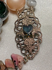 Stunning roxsann Pink Rhodonite Faux Pearl Moonglow Bead Charm Pendant Necklace
