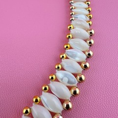 Vintage Polished MOP Necklace Oval Barrel Shape Gold Tone Bead Border Graduated