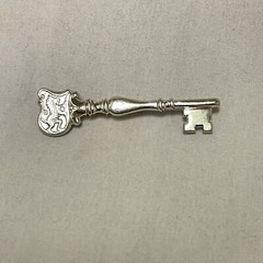 Skeleton Key Towle Sterling Silver Brooch Bar Pin Rampant Lion Signed