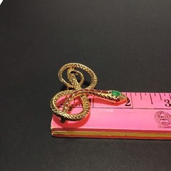 1985 Metropolitan Museum of Art MMA Gold Tone Snake Brooch Enamel Green Cabochon