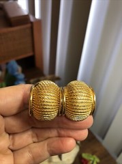 Vintage I.N.A.R Gold tone Ribbed Scalloped Clip on Earrings 15.3g, 1 1/8″ Italy