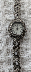 VNTG. Sterling 925 Marcasite Oval Diamond Logo Bracelet Watch 7″ Needs Battery