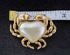 Vtg Lot Gold Tone Nautical Charm Bracelet Sea Turtle & Faux Pearl Crab Brooch