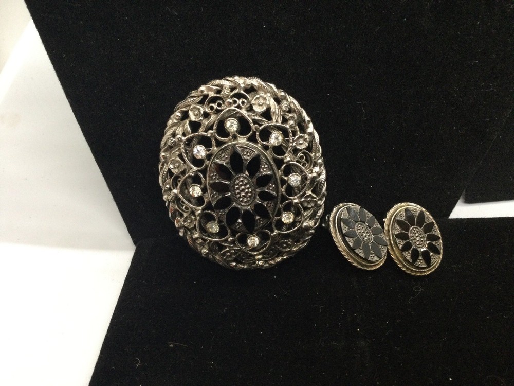 Vintage Silver Tone Black Star Burst Brooch And Clip Earrings