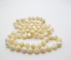 Vintage Mother of Pearl Iridescent 10mm Knotted White Beige Necklace 32 In