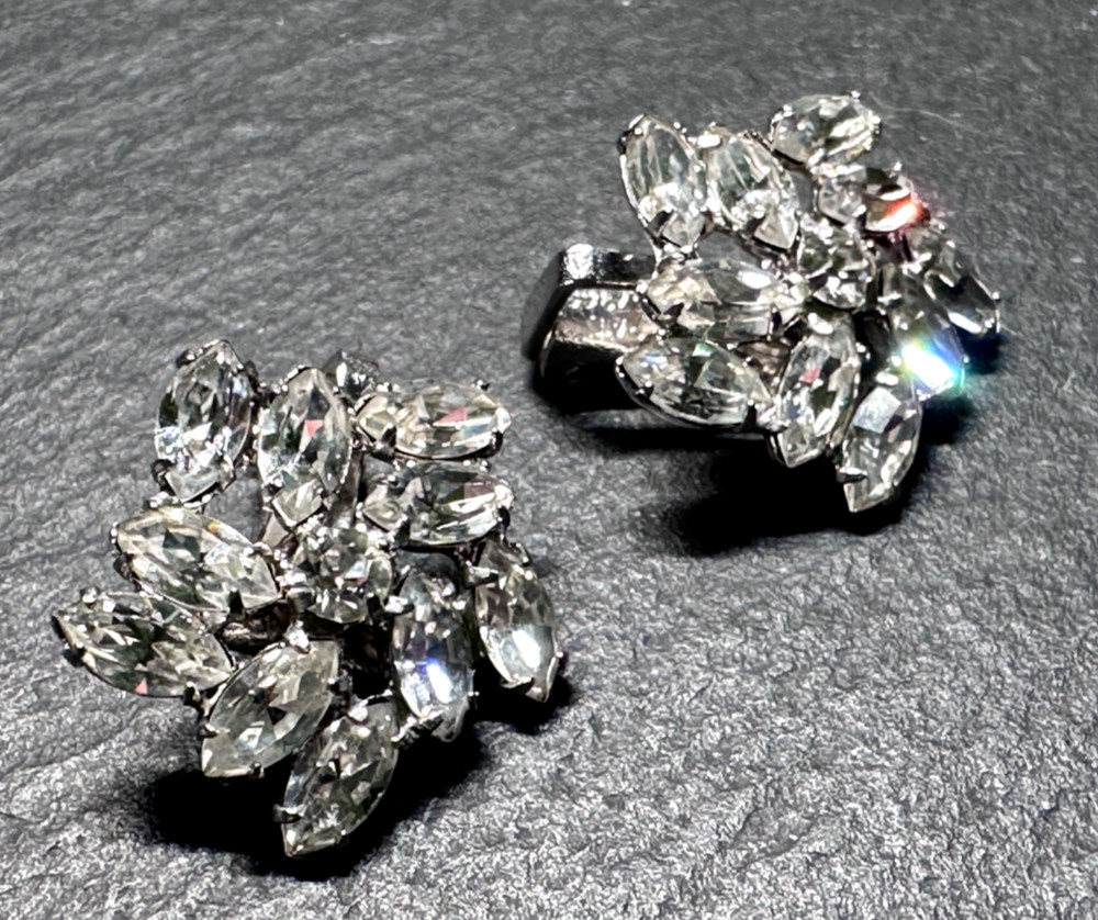 SPARKLY FLORAL RHINESTONE B DAVID CLIP EARRINGS 1934 PATENT D391