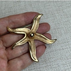 Vintage 60s Pastelli Gold Tone Starfish Star Brooch Pin Textured Signed