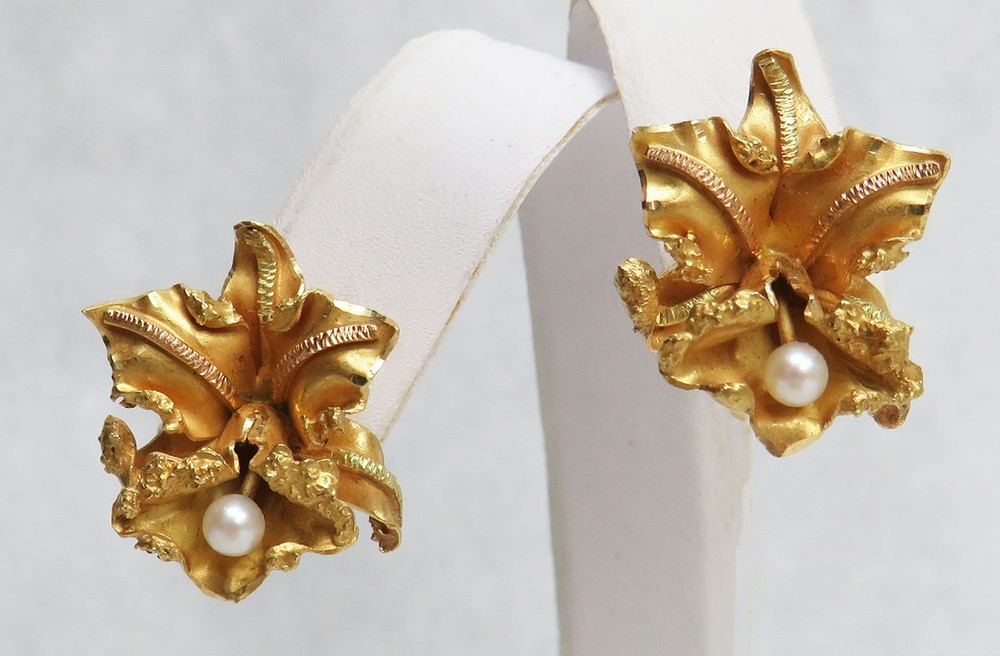 BEAUTIFUL 18K GOLD LILY FLOWER EARRINGS