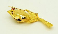 elegant Vintage style Gold Tone 2.5″ flower shape fashion jewelry Brooch/pin