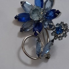 Vtg Flower Brooch Silver Tone Blue Rhinestone Mid Century Marquise Pin 2×1.5″