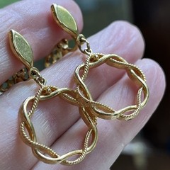 Vintage Crown Trifari Gold Tone Dangle Drop Hoop Clip On Earrings Twisted Rope