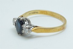 VINTAGE ENGLISH 18K GOLD NATURAL SAPPHIRE & DIAMOND 3 STONE TRILOGY RING c1980