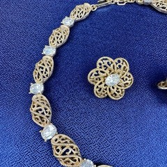 Vintage Crown TRIFARI Gold Tone Necklace & Clip-On Earrings Set ~ Excellent!