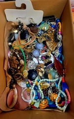 2 LB Mixed jewelry craft Lot, Beads, rings, necklaces Findings Repair Harvest