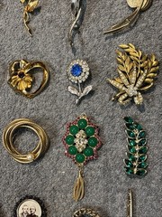 Vintage Brooch Lot Of 21 Brands Are Avon And Unbranded Sizes Range From 1 To 4in