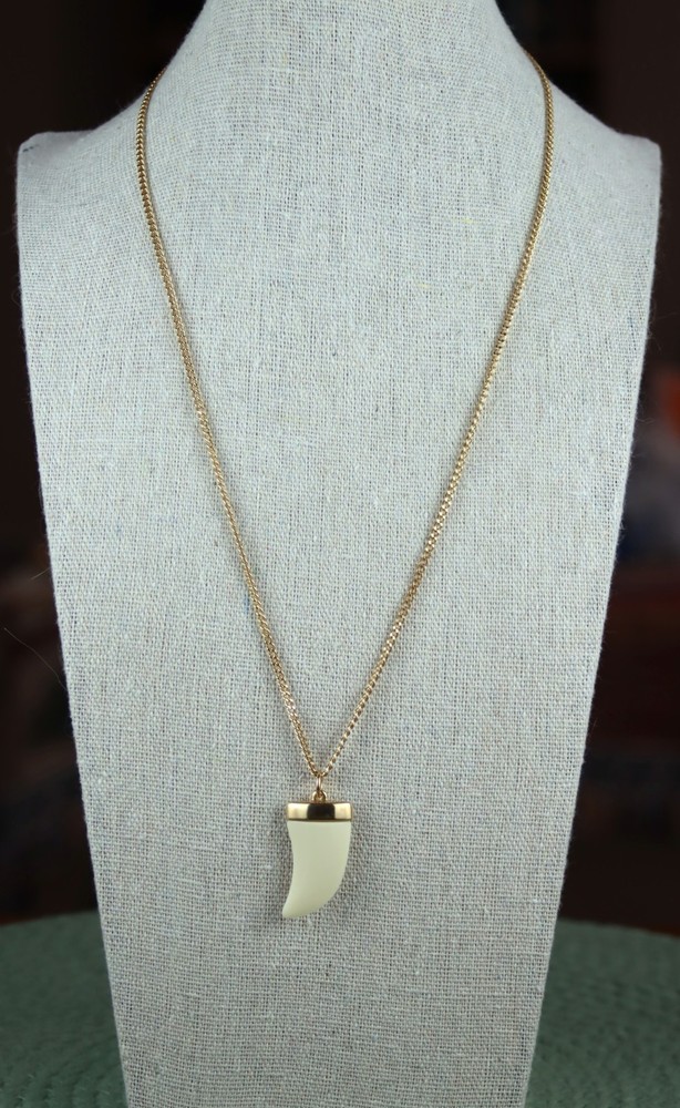 Unsigned Vintage Avon Adventure Pendant Neck Chain Necklace Faux Ivory Tooth