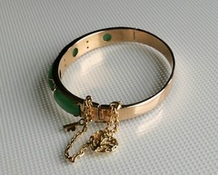 18K YELLOW GOLD JADEITE JADE & DIAMOND OVAL HINGED BANGLE BRACELET SIZE 6”