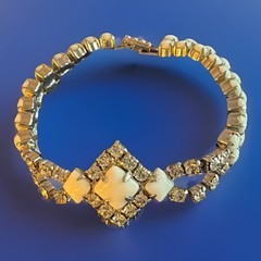 Kramer Vintage 1950″s Milk Glass Rhinestone 7″ Bracelet Silver Tone W26