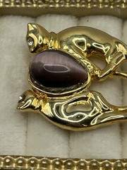 Vintage Gold Tone Cat Brooch Cat’s Eye Cabochon Stone Figural Pin Purple Animal