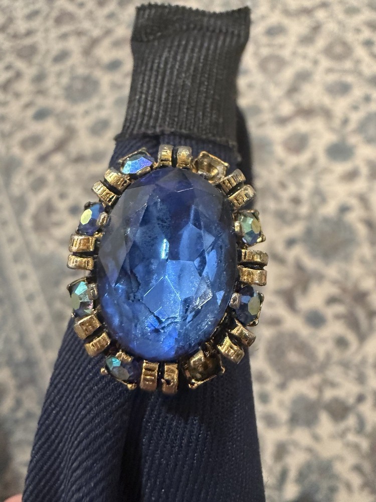 Vintage Uncas Blue Rhinestone Cocktail Ring Aurora Borealis Statement Ring