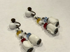 VINTAGE ART DECO WHITE MILK GLASS RED BLUE YELLOW BEADS DANGLE Clip On Earrings