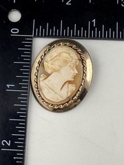 Vintage Cameo Brooch Pink Carved Gold Tone