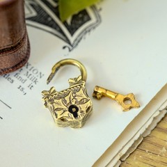 TINY ANTIQUE VICTORIAN ENGLISH 9K GOLD ORNATE PADLOCK CLASP PENDANT CHARM c1860