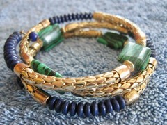 Expandable Spring – Memory Wire. Bangle Bracelet. 3 Rows; Gold Tone Navy Green