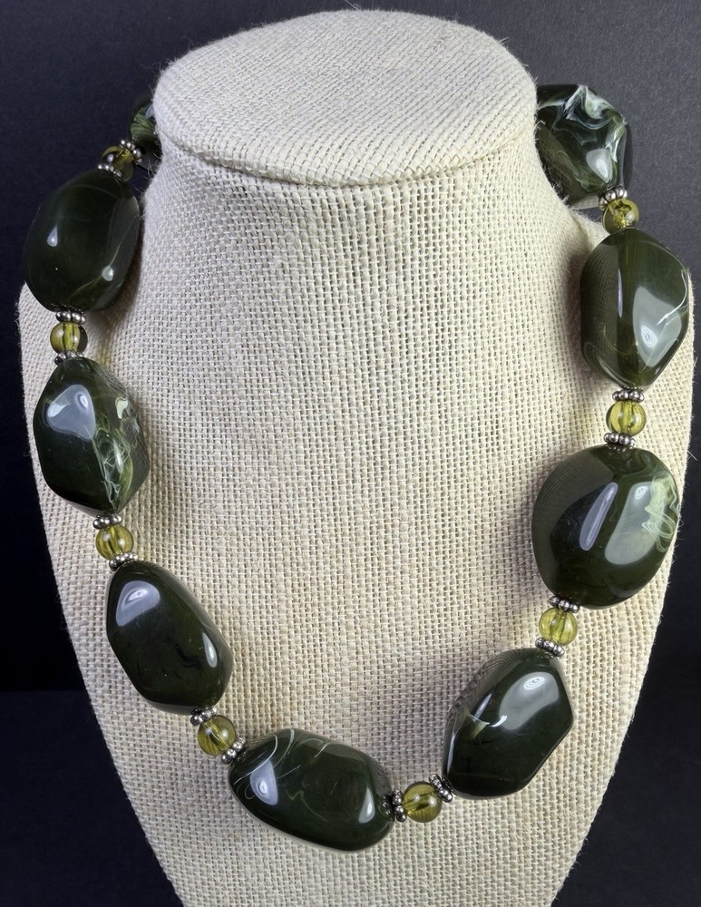 Vintage Robert Rose Resin Green Beaded Adjustable 21 in Necklace