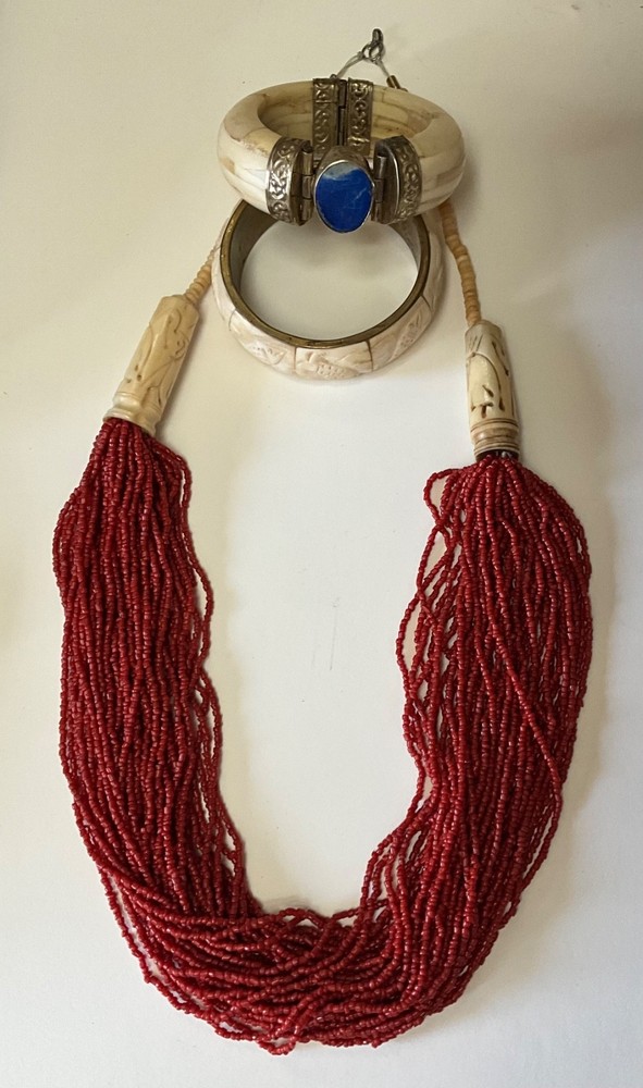 VINTAGE BRACELET INDIA BANGLE HORN BONE BRASS GEM – 2 Braclets & Beaded Necklace
