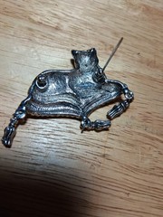 Vintage Signed Avon Silver Tone Marcasite Green Eyes Cat Brooch Pin
