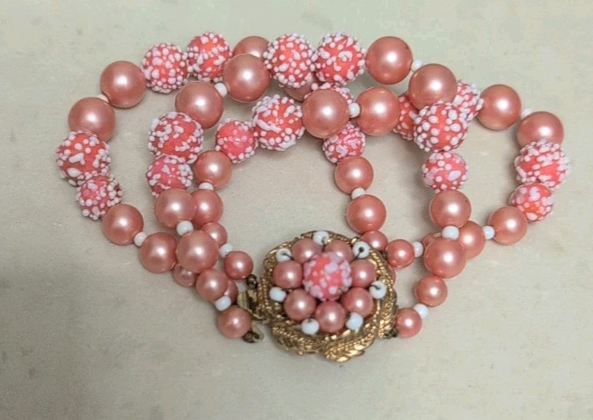 VINTAGE MARVELLA 3 STRAND BRACELET ORNATE CLASP PEARLS SPECKLED SUGAR BEADS