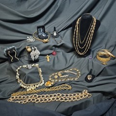 Jewelry Vintage to Modern Costume Mixed Lot Estate Gold Tone