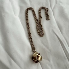 Vintage Gold Tone Ribbed Love Knot Pendant intertwine Necklace Chunky Rope Chain